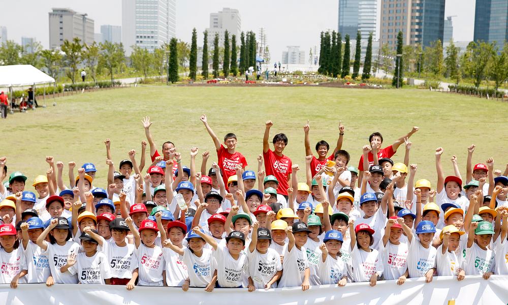School children in Tokyo counting down to the start of the 2020 Olympic Games / Tokyo 2020 - Shugo Takemi