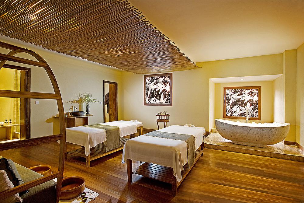 The first L’Occitane hotel spa, with treetop treatment rooms, opened at Kupu Kupu Barong resort in Bali in 2009