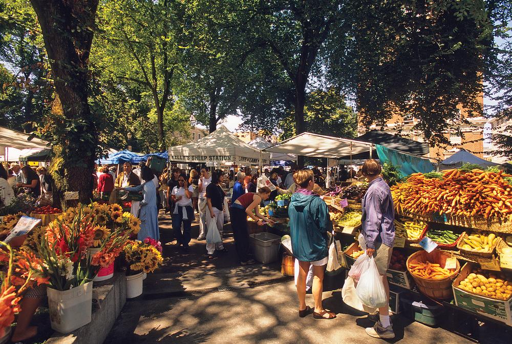 The city has an active farmers’ market scene, encouraging people to buy local produce / Photo: © BRUCE FORSTER