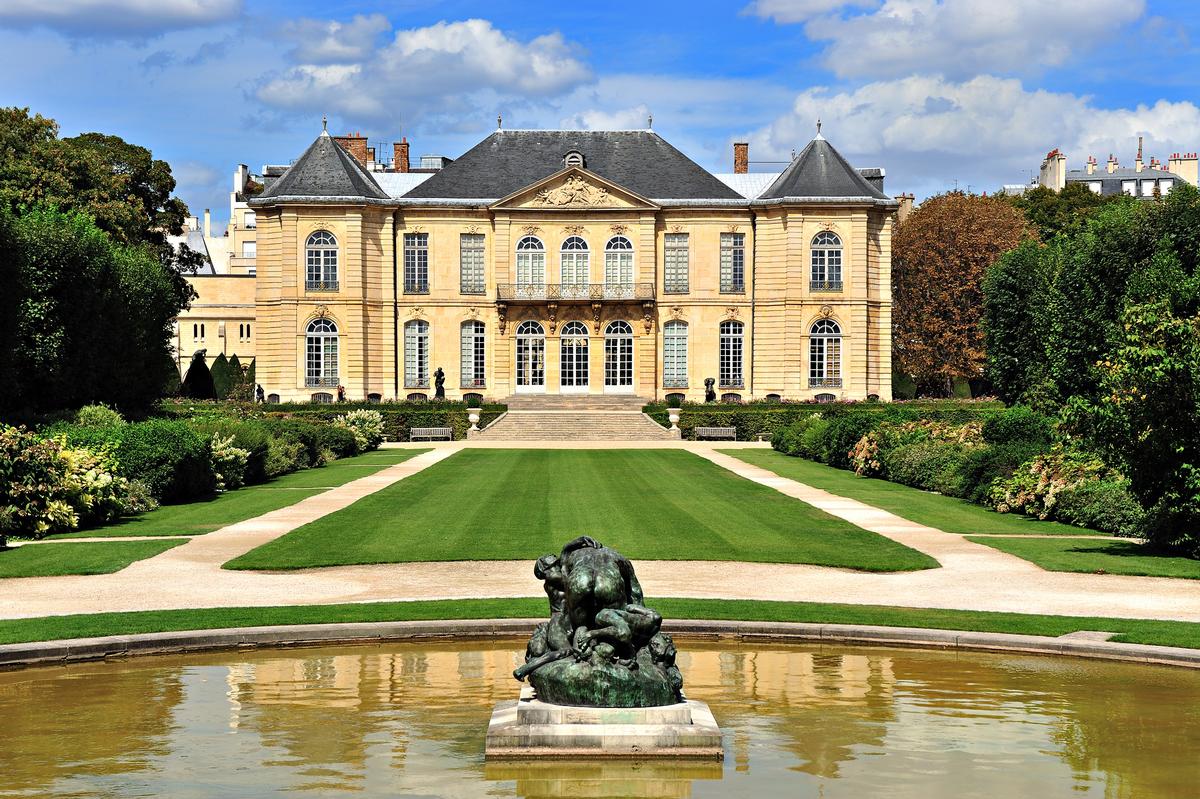 The museum is housed inside the picturesque Hotel Biron – the 18th century Parisian mansion Rodin lived in until his death in 1917 / Shutterstock.com