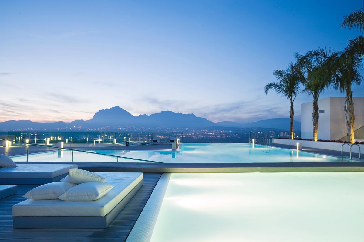 Spain's SHA Wellness Clinic won the Crystal Award for Europe Spain's SHA Wellness Clinic won the Crystal Award for Europe