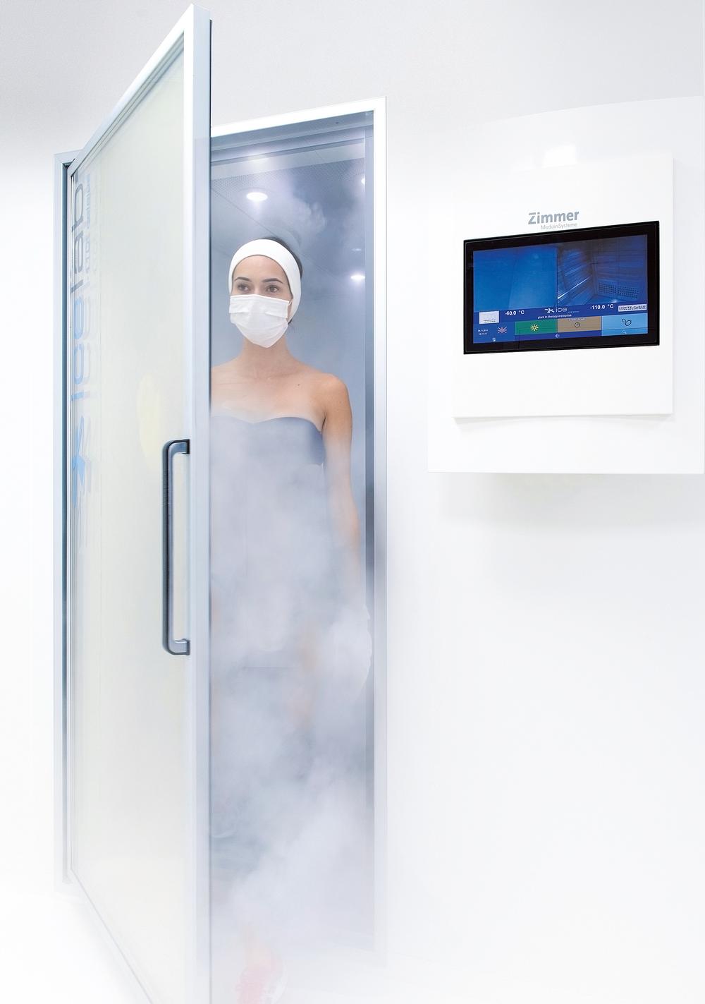 The icelab surrounds the entire body – including the head – with cold air