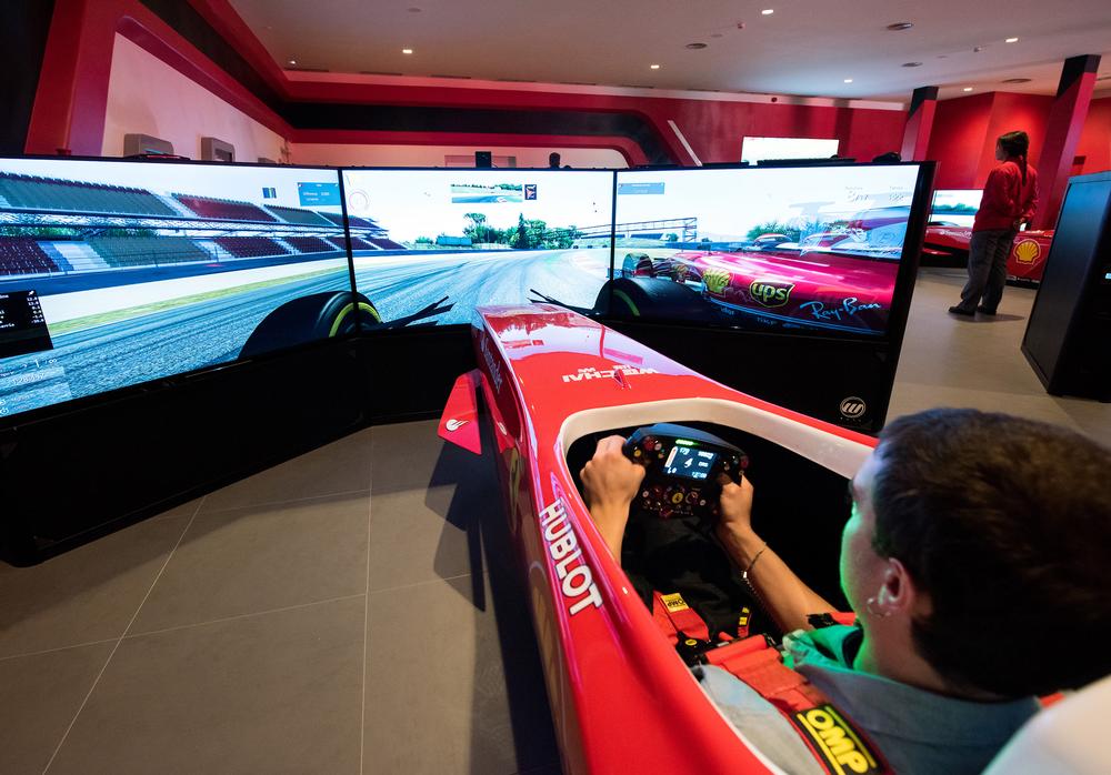 Pole Position Challenge
is an F1 simulator 