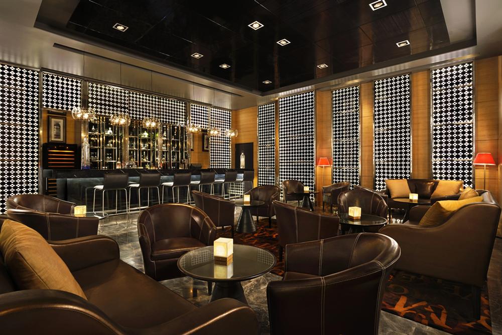 The Equinox bar at the DoubleTree Suites by Hilton in Bangalore / 