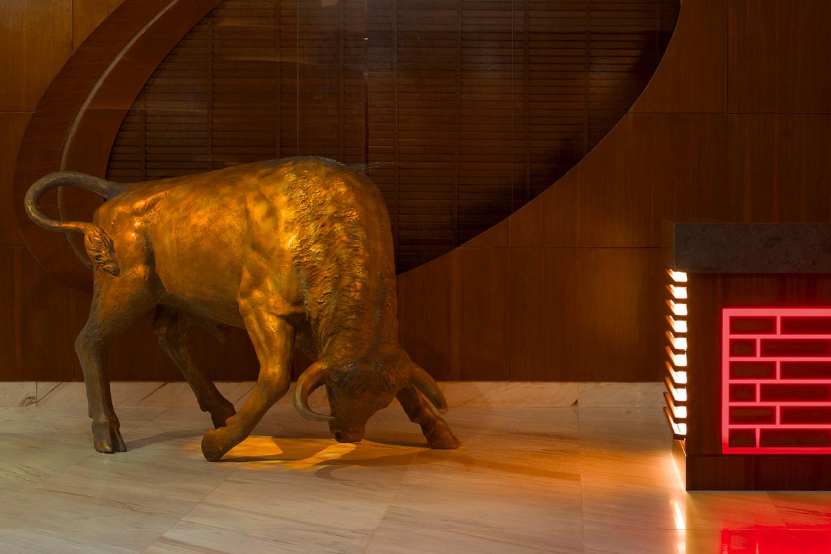 A molten-cast bronze bull guards the entrance / Blue Sky Hospitality
