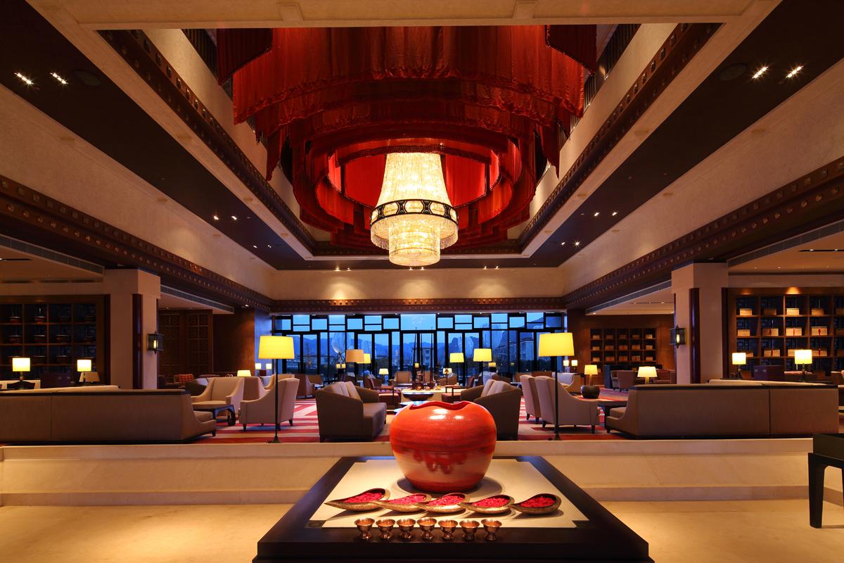 The hotel was designed by Chao Tse Ann & Partners and the interior design was managed by LTW Designworks / Shangri-La
