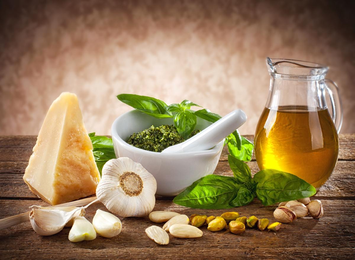 The traditional Mediterranean diet, which is higher in fat reduces the risk of heart attack and stroke even within months of implementation / Shutterstock / Antonio Gravante