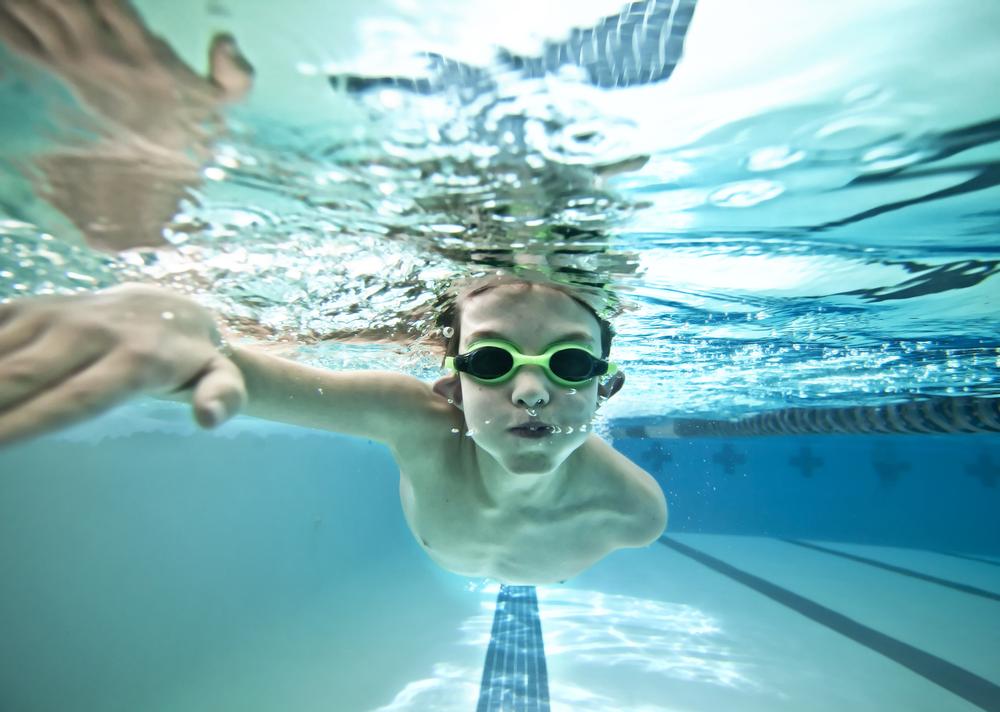 Pool customers enjoy water that appears to be crystal clear, blue and sparklings / photo: shutterstock.com