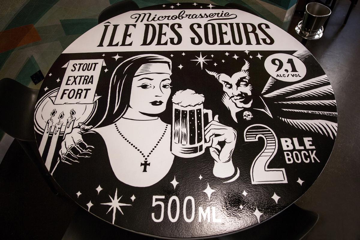 One table booth depicts a fictional Montreal beer / Patricia Brochu