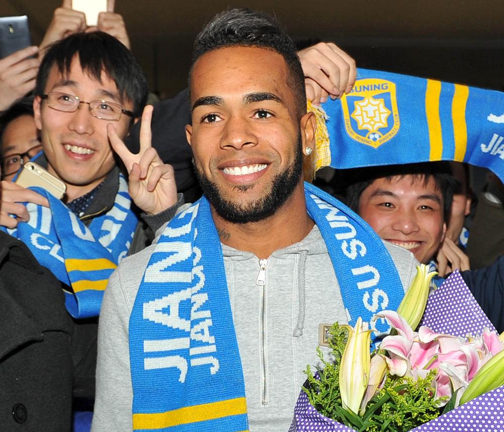 Alex Teixeira joined Chinese clubs for big fees in 2016 / Jason Liu/ColorChinaPhoto/PA