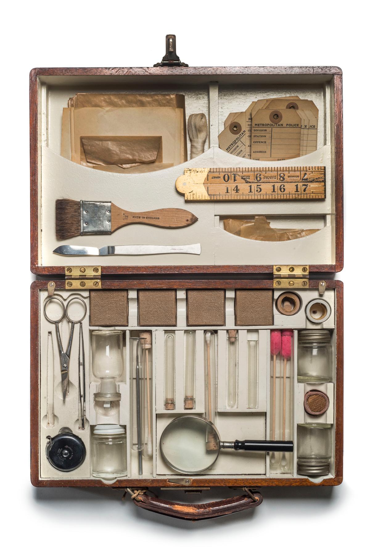 Murder bag forensics kit / Museum of London