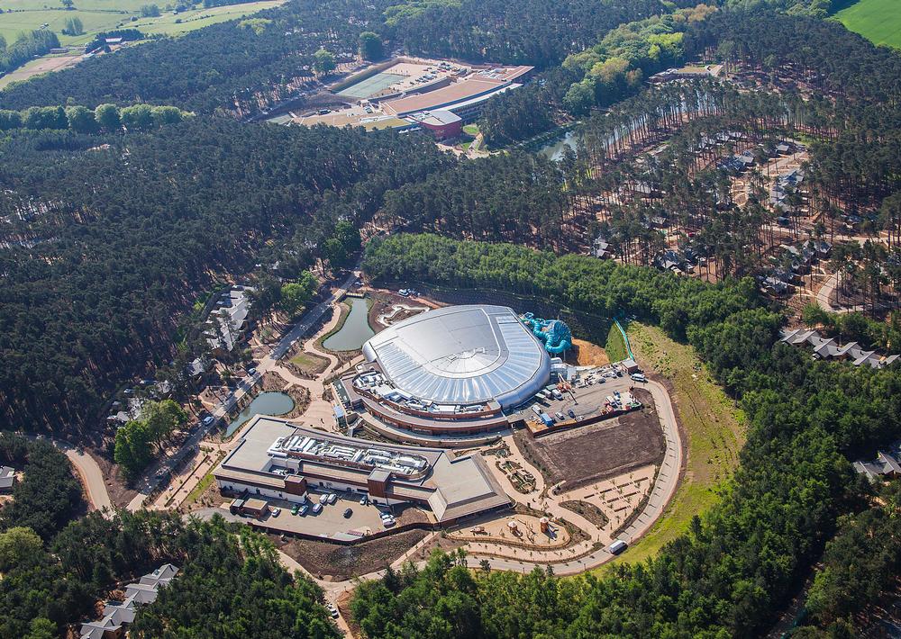 Center Parcs Woburn Forest is spread across a 362 acre site 
in the Bedfordshire countryside. The Dome overlooks the lake