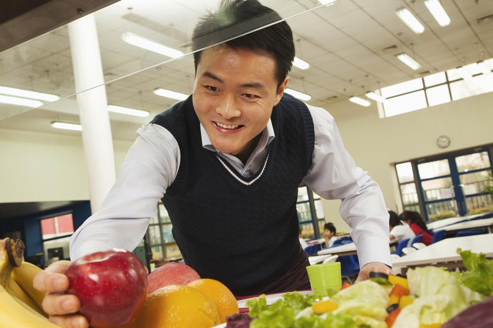 Corporates are advised to improve staff canteen nutrition / photo: shutterstock.com/ XiXinXing