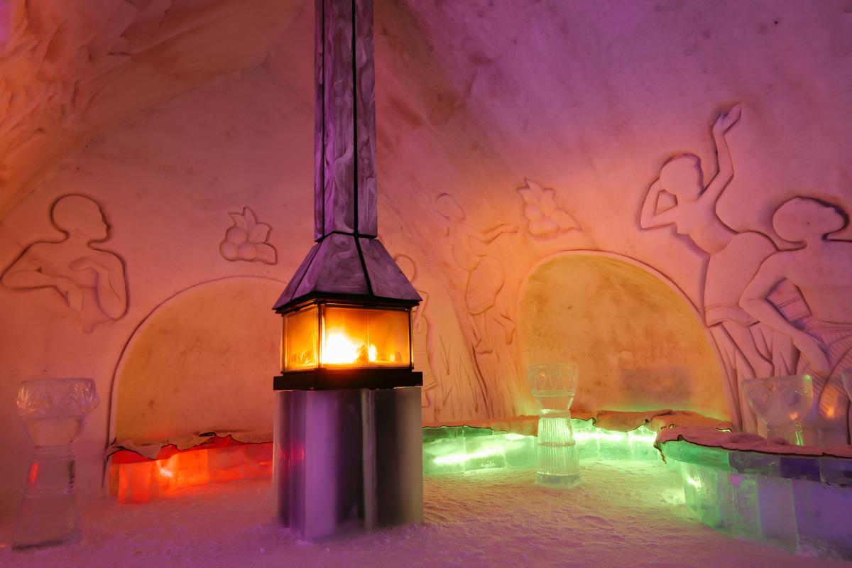 Lighting effects combine with the ice and snow to create an immersive experience for guests / © Renaud Philippe