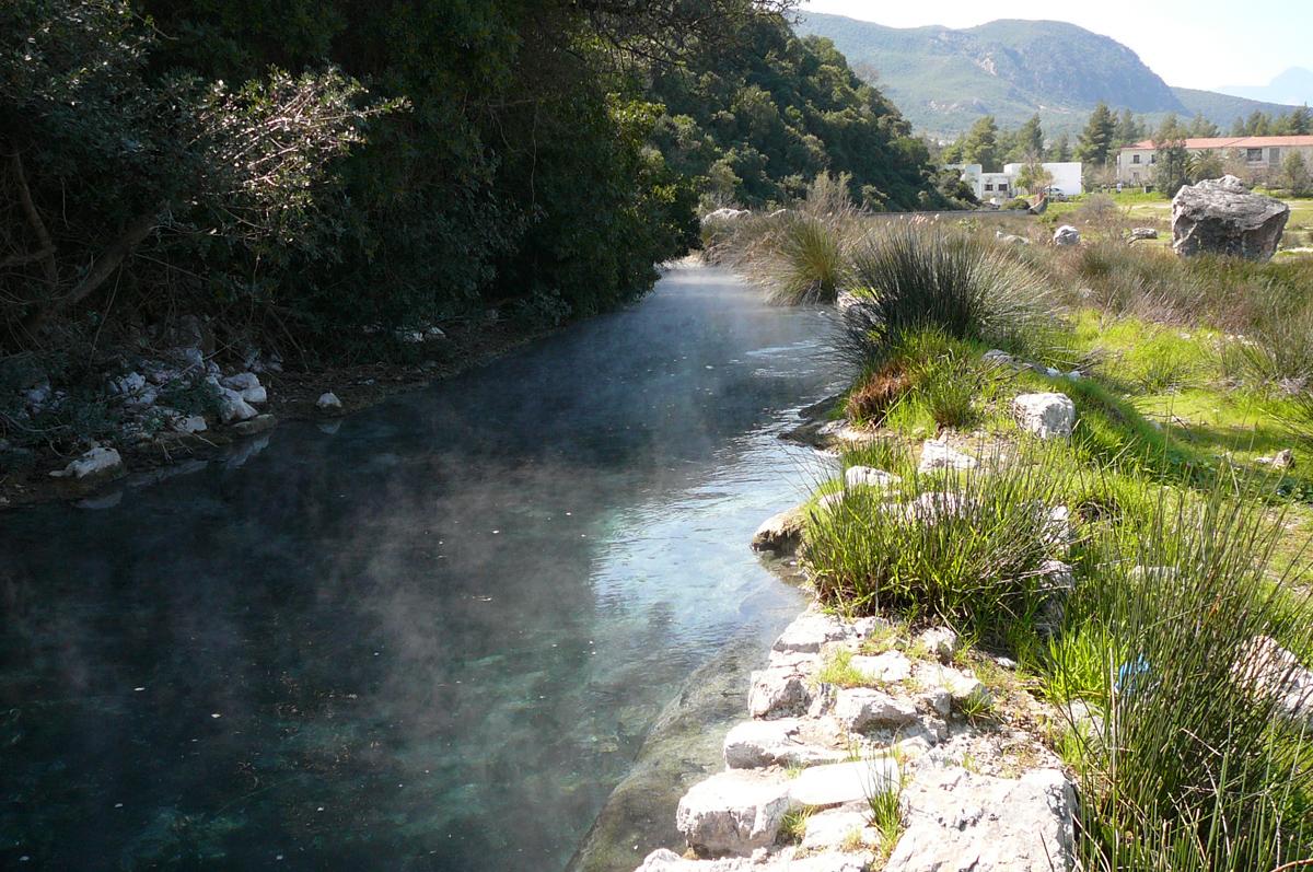 The thermal springs of Thermopylae were offered to private developers last year without success / 