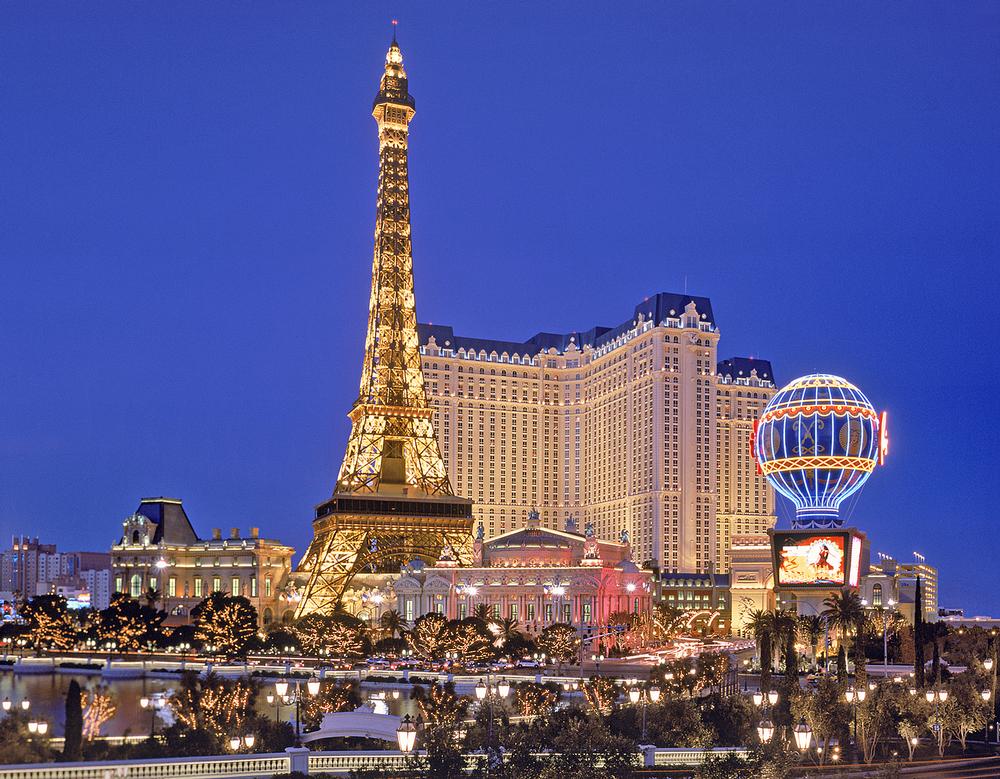 Reproductions from Paris are used to engage guests at The Paris casino in Las Vegas, Nevada / PHOTO: Flickr / Ken Lund