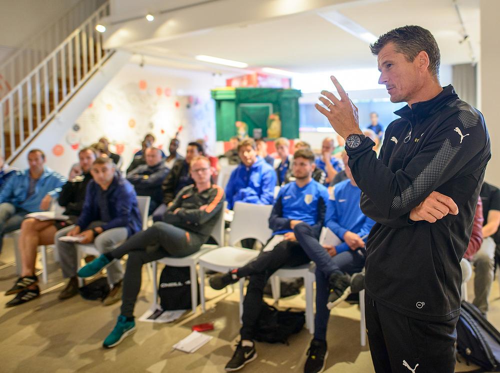 Cruyff Football is working with clubs and federations to give coaches the right tools to develop their players
