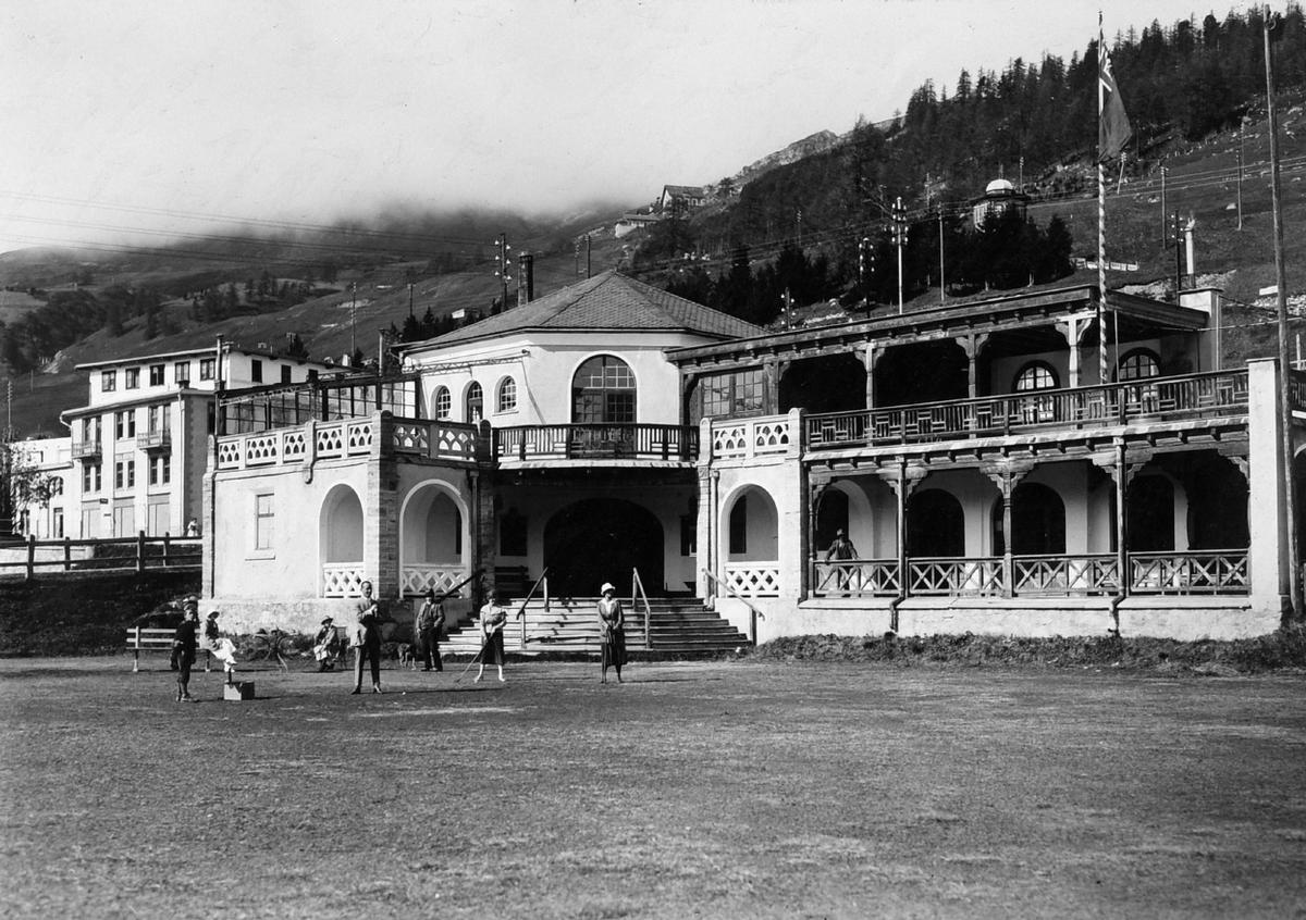 The pavilion hosted ceremonies for the 1928 and 1948 Winter Olympics / Kulm Hotel St. Moritz