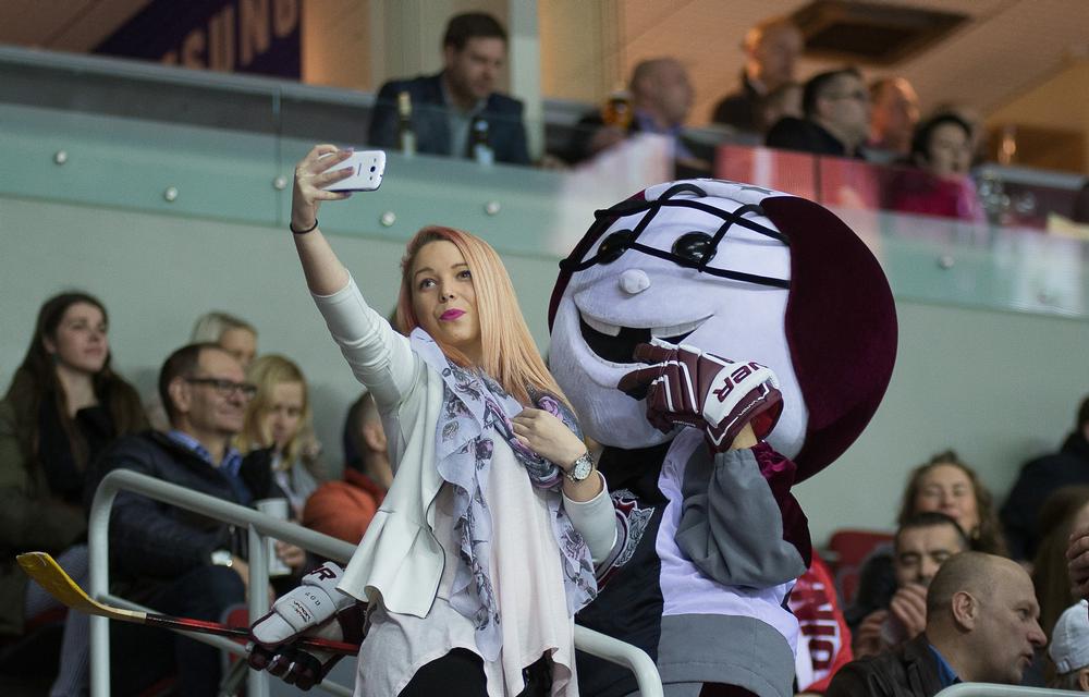The interaction between fans’ devices and stadium operational systems generates a treasure trove of valuable data / shutterstock