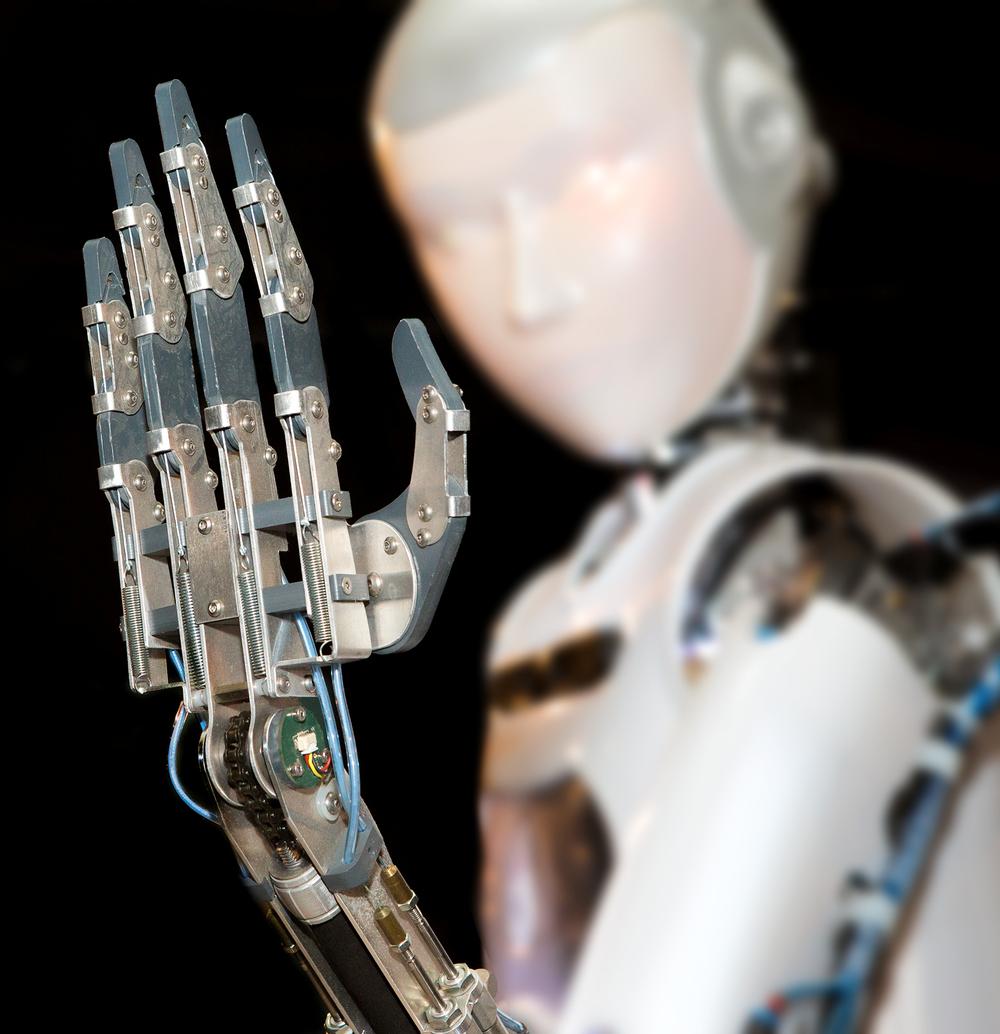 Service robots are expected to surpass the industrial robot market / © shutterstock/Sukpaiboonwat