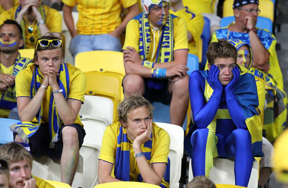 The new study shows that ardent sports fans are likely to seek comfort from eating unhealthy foods when their team loses / PIC: © .shutterstock.com