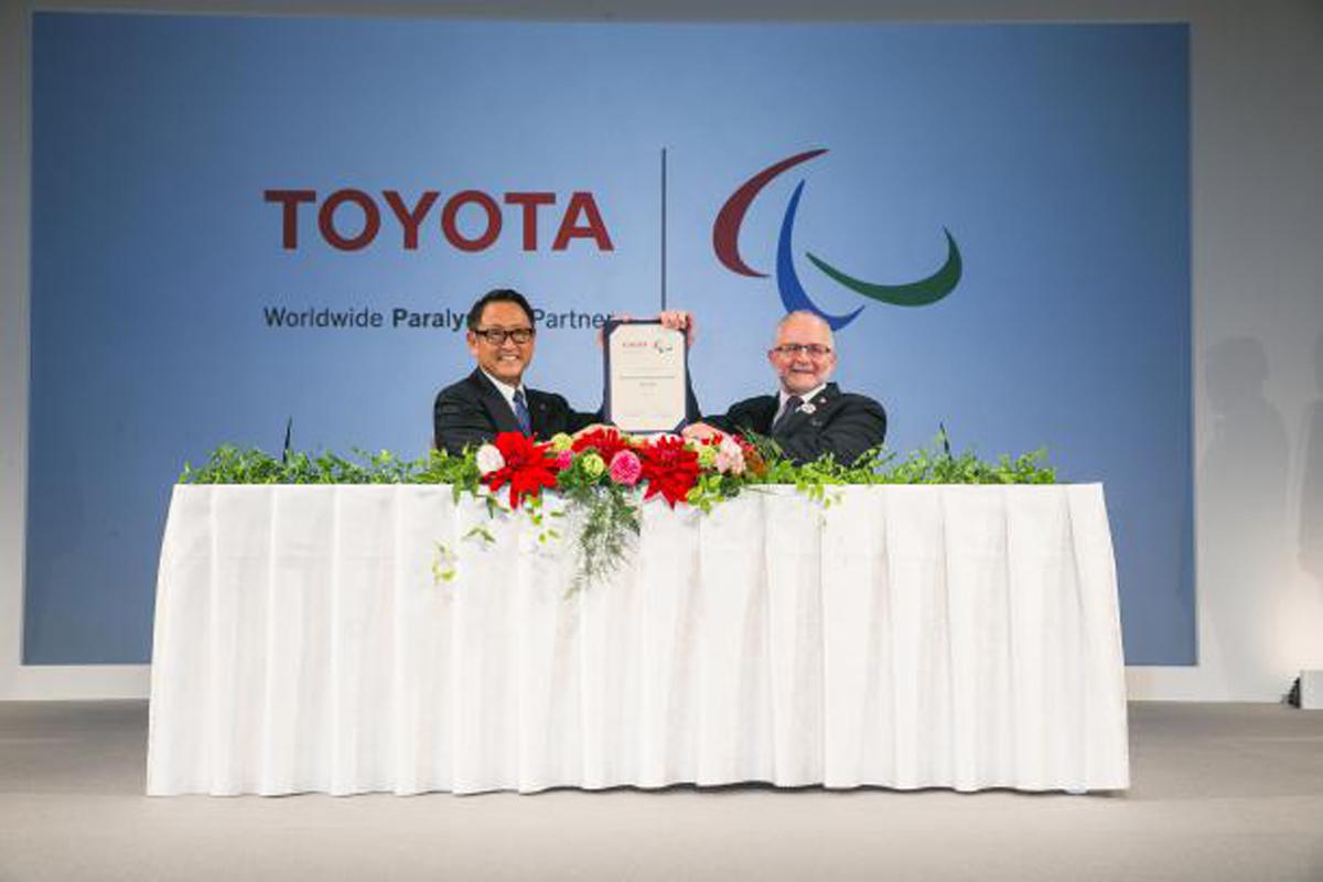 Sir Philip Craven and Akio Toyoda sign deal / Toyota Sir Philip Craven and Akio Toyoda sign deal / Toyota