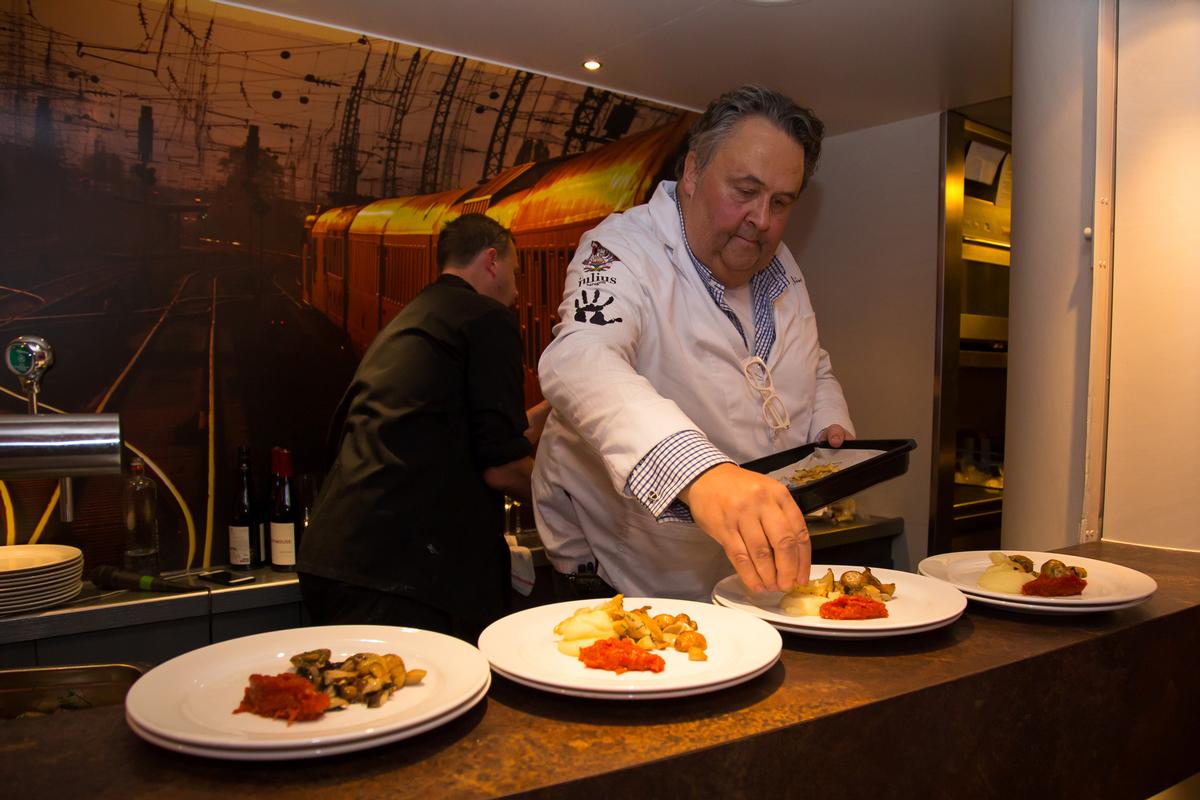 Celebrity TV chef Julius Jaspers will serve food on the service / Panorama Rail Restaurant