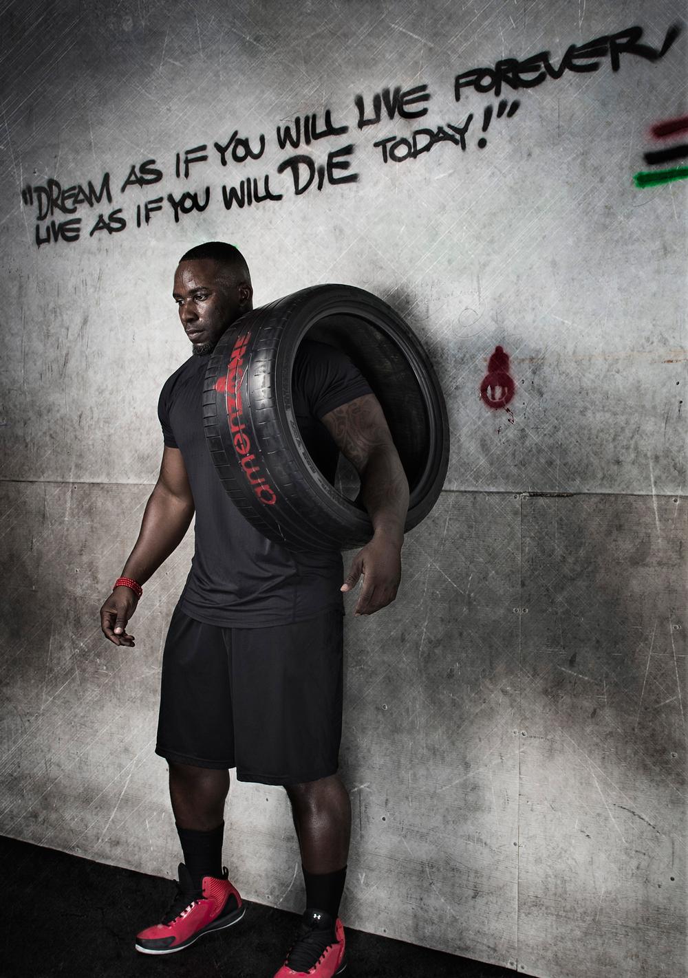 Amenzone has a minimalist approach which uses nothing but tyres and members’ own body strength