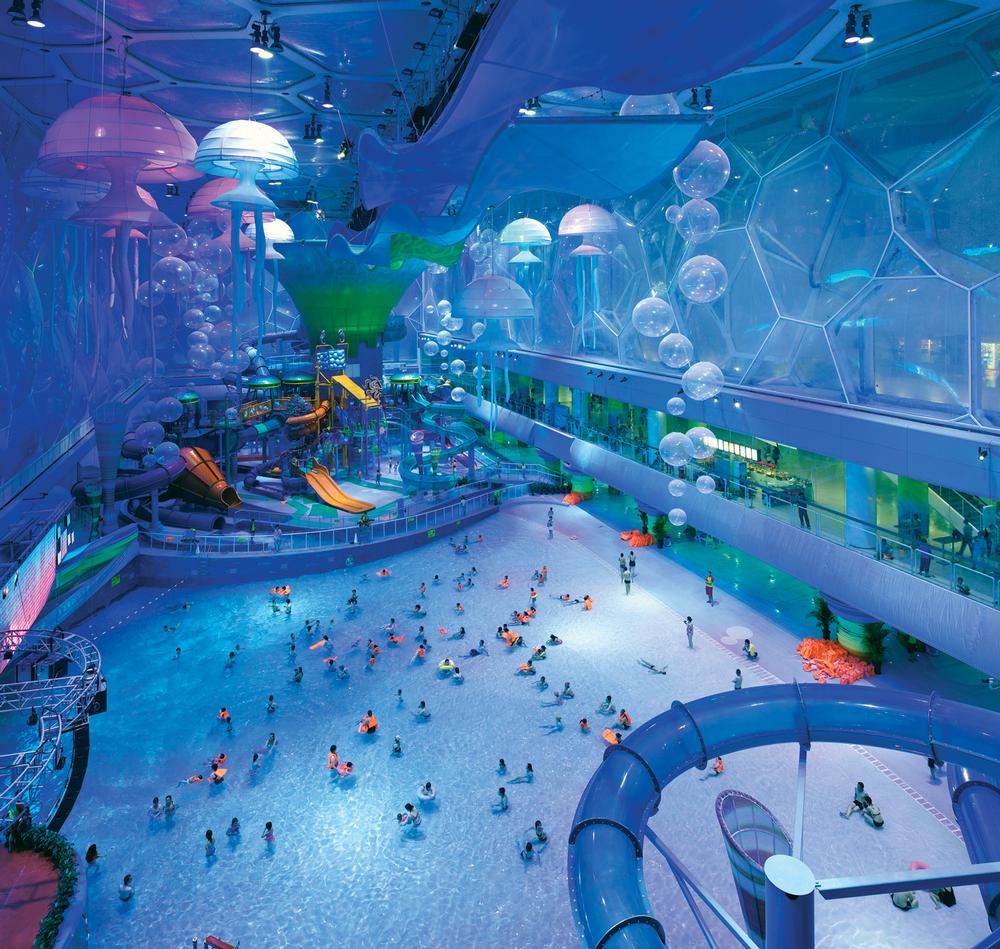 The Watercube’s unusual cellular 
structure suggested an underwater 
environment that allowed colourful, 
abstract, floating elements
