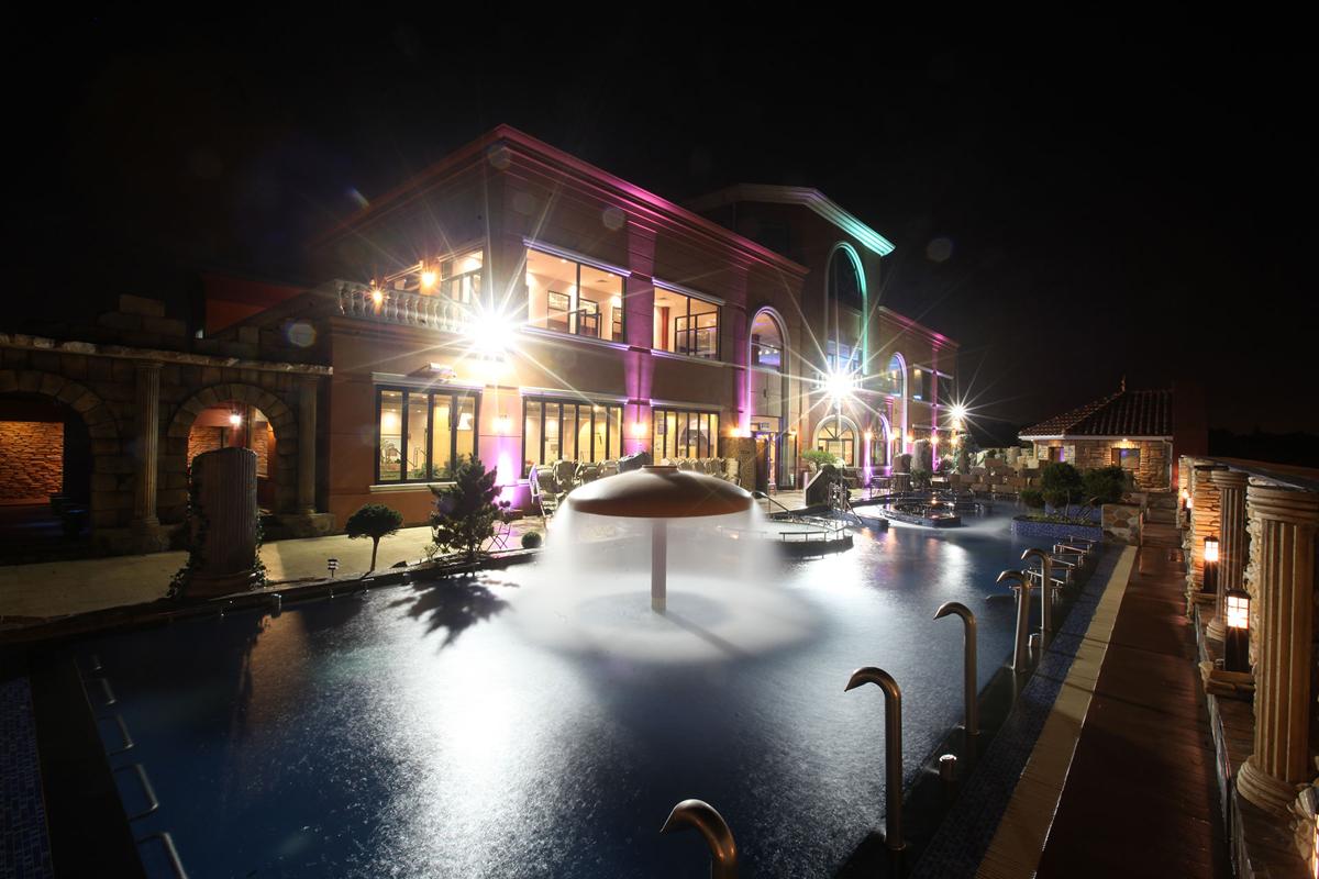 The 39,000sq ft (3,623sq m) spa only opened in December 2014 / Spa Castle