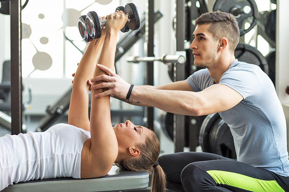 Swimmers need to strengthen their lats, pecs, triceps, biceps and trapezius / © shutterstock/solis images