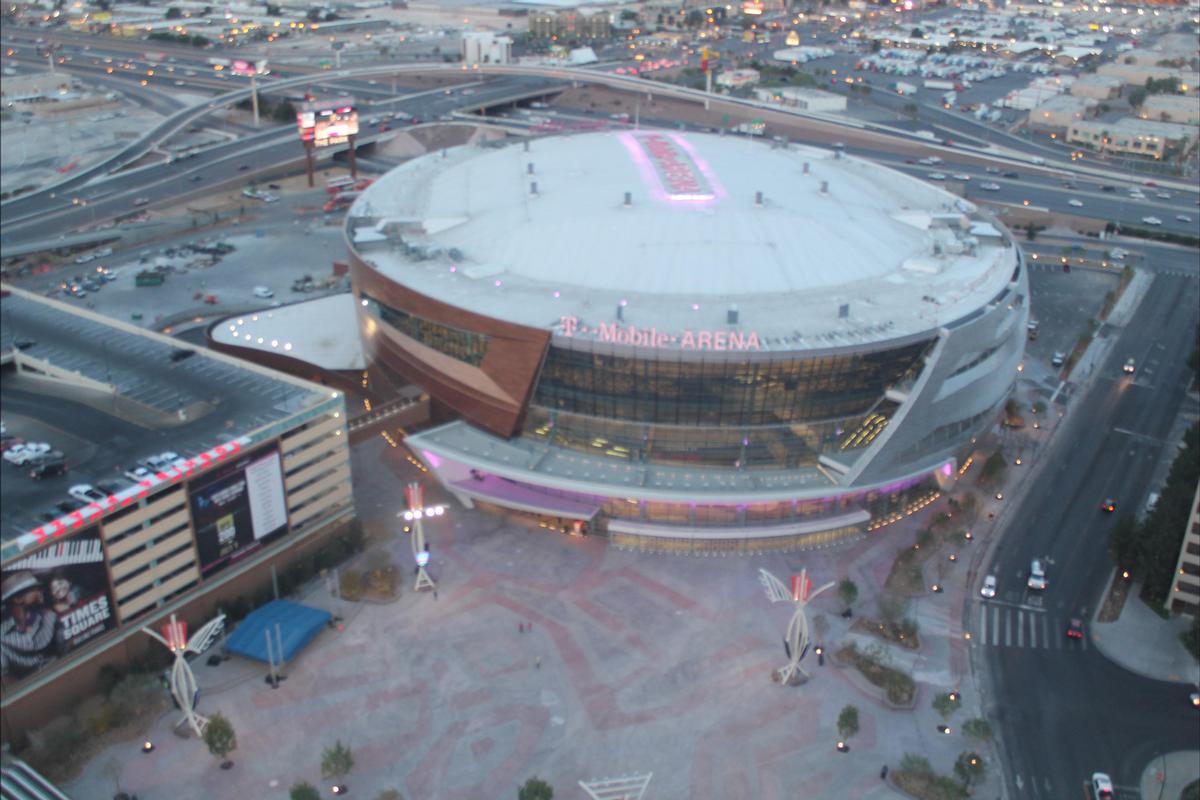 The arena opens on 6 April 2016 with a performance by Vegas ban The Killers / T-Mobile Arena