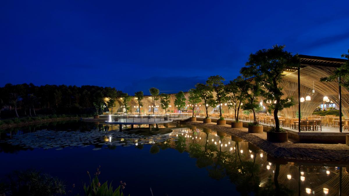 A natural lake has been added to create a sense of tranquility / Le Anh Duc and Hoang Le Photography