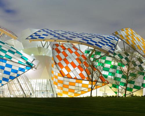 Thirteen colours have been used based on the range available from local manufacturers and factories / Iwan Baan / Fondation Louis Vuitton