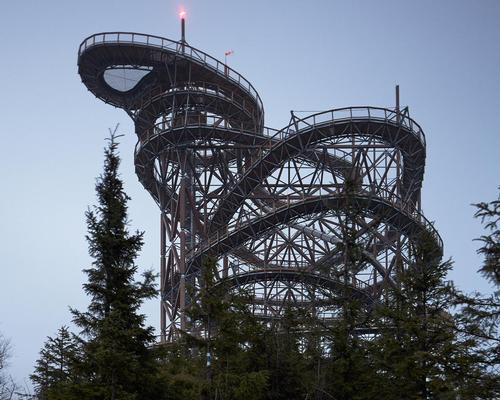 The Sky Walk 'takes on an abstract form that suggests the flight of a nocturnal butterfly whose path is seemingly chaotic' / Jakub Skokan, Martin T?ma / BoysPlayNice