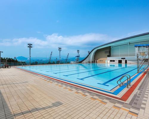 The pool is located in the heart of Hong Kong and looks out onto Victoria Harbour / Farrells