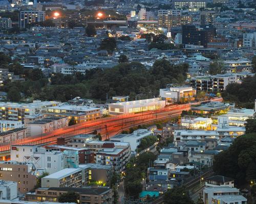 The use of materials and form is an architectural response to the density of the surrounding area / Roland Hable