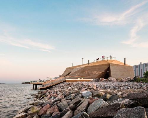 The sauna is a new coastal landmark for Helsinki's industrial port area / kuvio.com