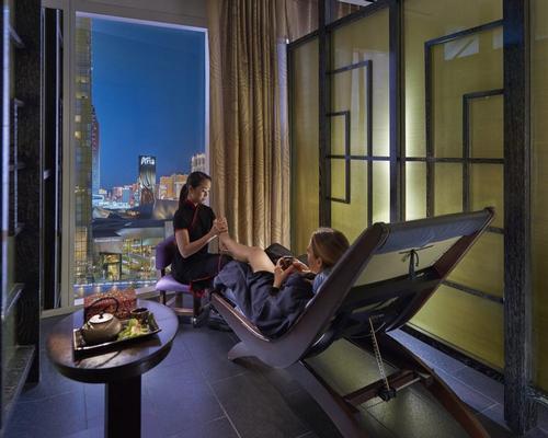 The Digital Detox Weekend Retreat begins with a personal consultation with a spa therapist to understand the guest’s current habits with their mobile devices