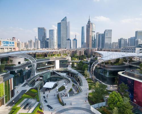 Benoy have transformed a nondescript city square by building their design around the concept of an open parkland environment / Benoy