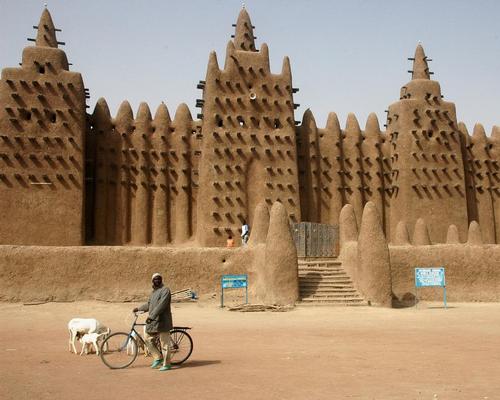 Mali’s celebrated Old Towns of Djenné features nearly 2,000 pre-Islamic mud houses inhabited since 250 BC