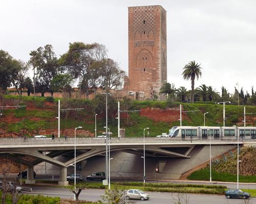 The Hassan II Bridge links the cities of Rabat and Salé in Moro / Aga Khan Awards