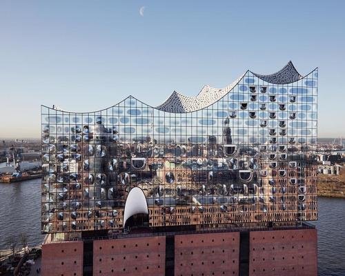 The windows are marked with small basalt grey reflective dots to prevent the structure from heating up in the sunlight / Maxim Schulz