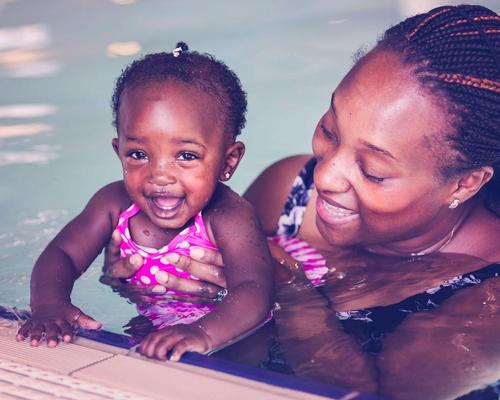 Embarrassed mums ‘preventing kids from learning to swim’