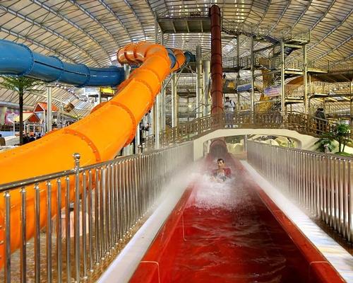 It features a number of slides, the tallest of which is 15m 