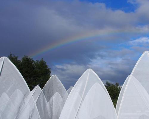 Each tent can be moved in one of two positions / International Garden Festival