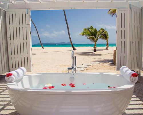 Beachfront Grenadines spa features indulgent soaking tubs with views of the Caribbean
