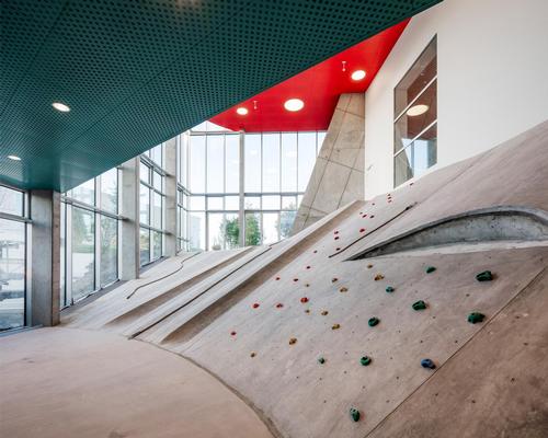 Slides, fireman's poles, labyrinths, nets and climbing walls provide a means of navigating around the Ku.Be / Adam Mørk