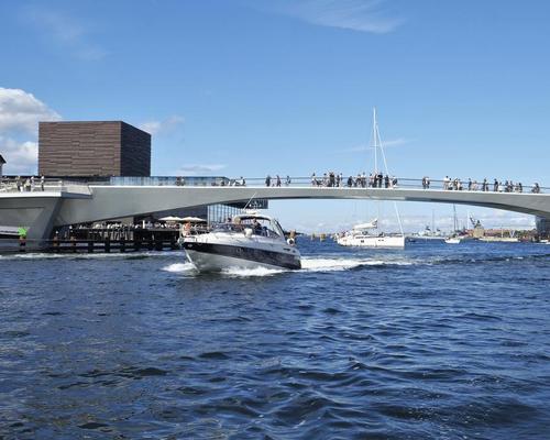 The bridge was designed to have a subtle impact on the landscape / Studio Bednarski