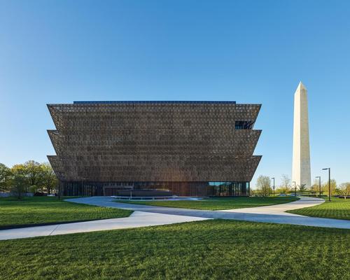 The 400,000sq ft (37,000sq m) museum is located on a five-acre site on Constitution Avenue next to the Washington Monument / Alan Karchmer/NMAAHC